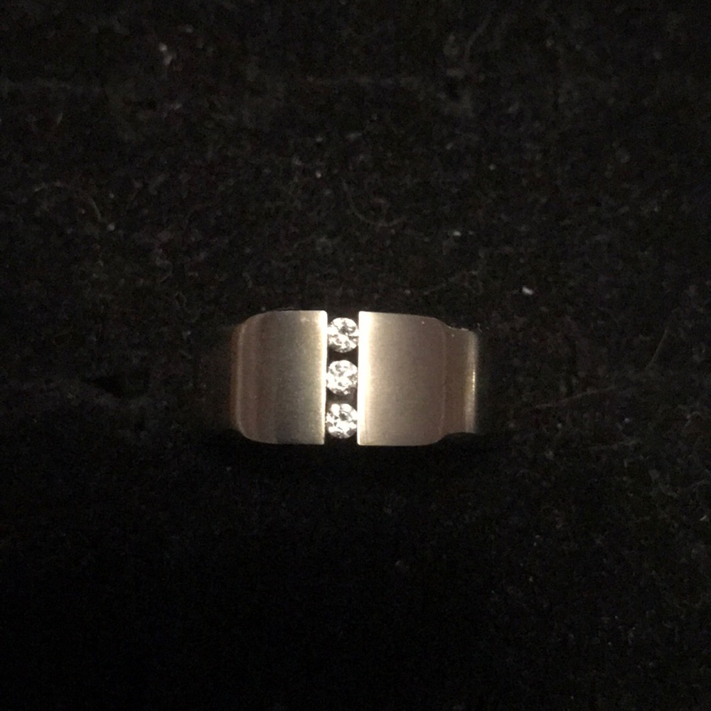 Men’s size 11 stainless steel ring with 3 cz
